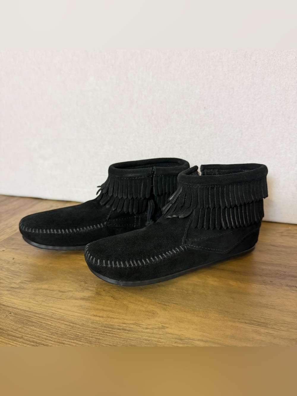 Minnetonka Child’s Double Fringe Side Zip - Black - Child Size 4